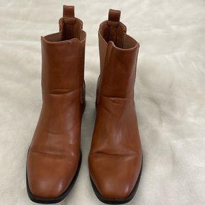 Cute cognac flat boots